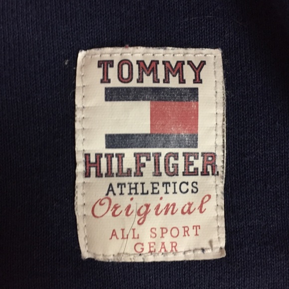 🔥Vintage Tommy Hilfiger athletic cut, flag logo🔥 - Picture 2 of 4